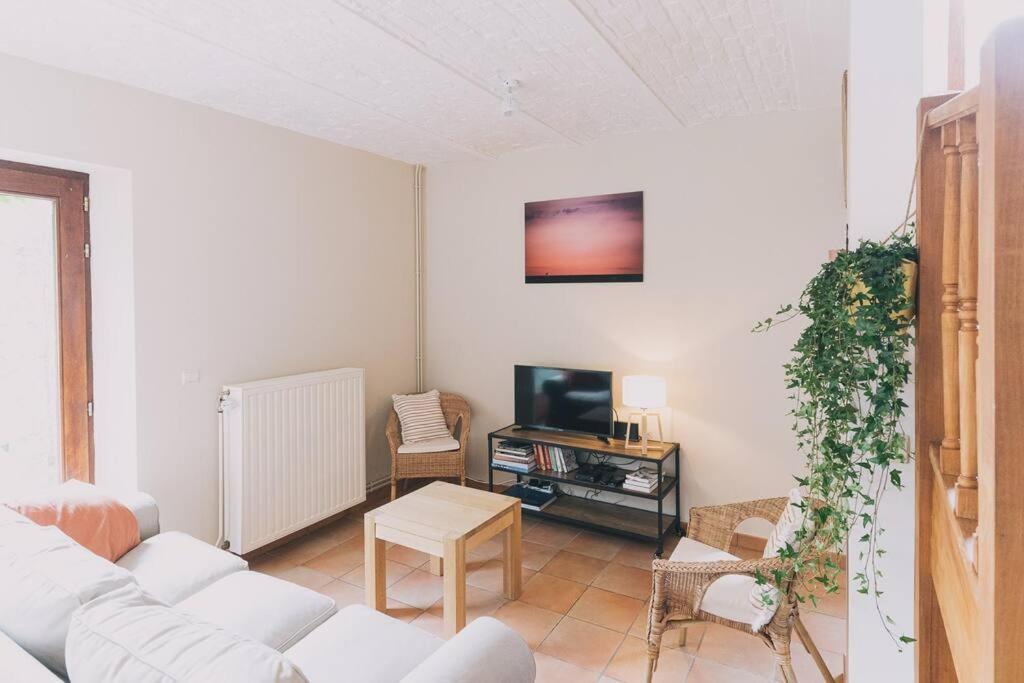 A L'Entree Du Verger - Charmante Maison En Pierres Dinant Extérieur photo